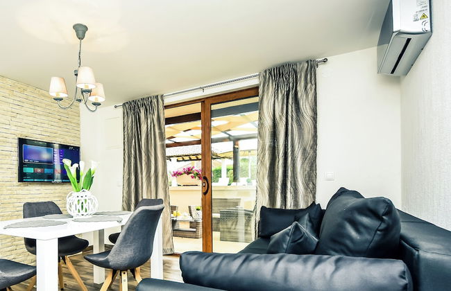 Apartamento de 3 quartos em Biograd na Moru com piscina e jardim - Foto 16