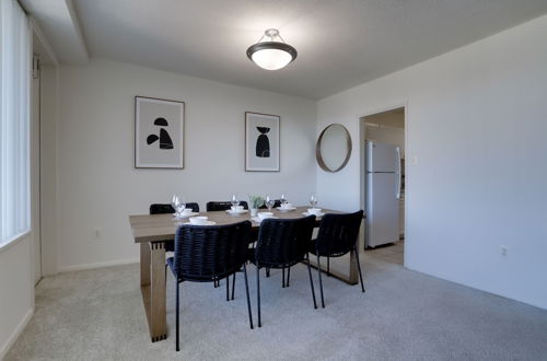 Photo 10 - Modern & Spacious 2BR Condo Crystal city