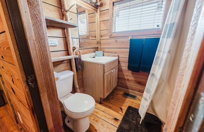 Budro's Bungalow 2 Bedroom Cabin by RedAwning - Foto 26