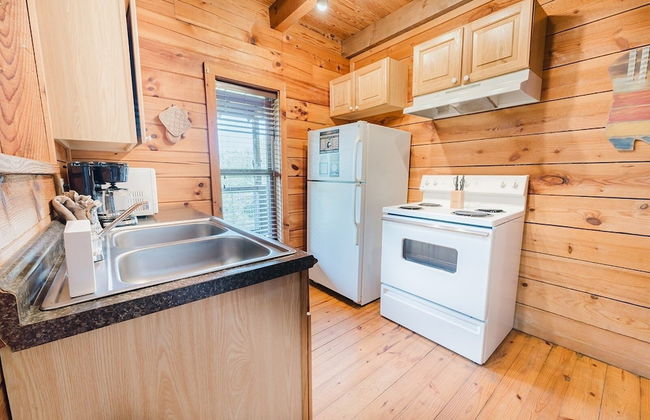 Budro's Bungalow 2 Bedroom Cabin by RedAwning - Foto 13