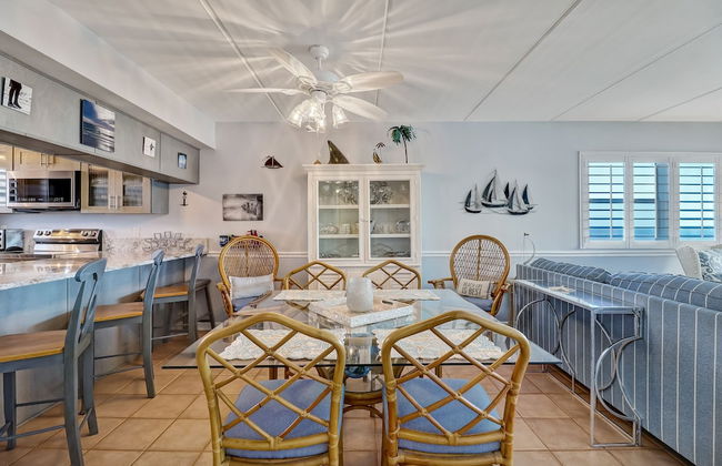 Beach Condo Miles-long Views Sand and Sea, Access to Private Fishing Pier by RedAwning - Foto 18
