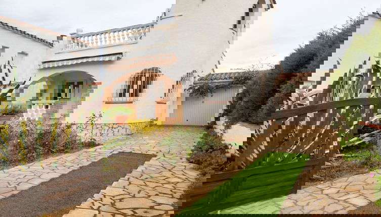 Foto 1 - Peaceful Holiday Home in Sant Pere Pescador With Swimming Pool