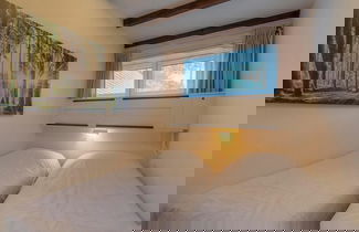 Foto 3 - Astonishing Bungalow With Balcony