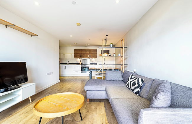 Stylish East London Apartment - Photo 14
