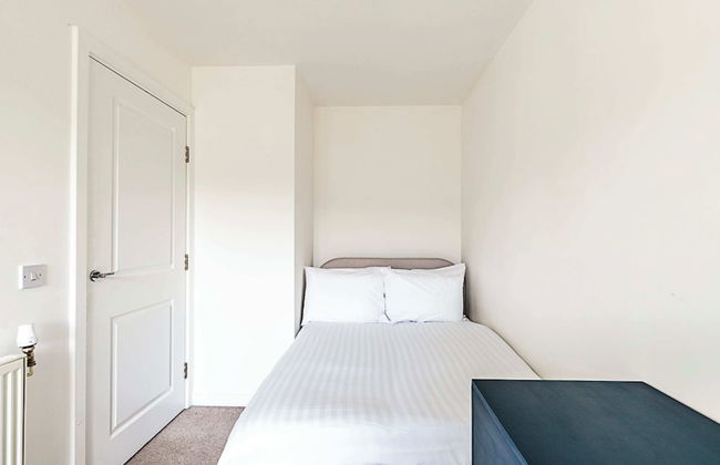 Stylish East London Apartment - Photo 3