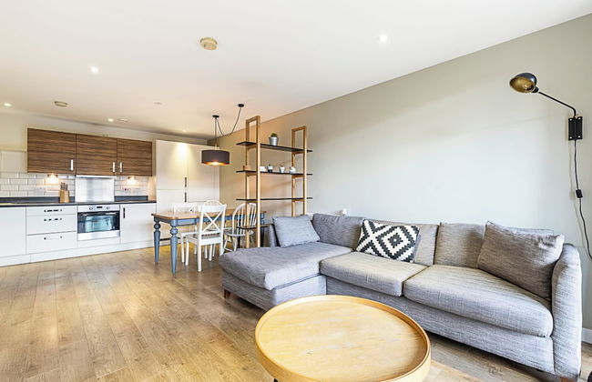 Stylish East London Apartment - Photo 16