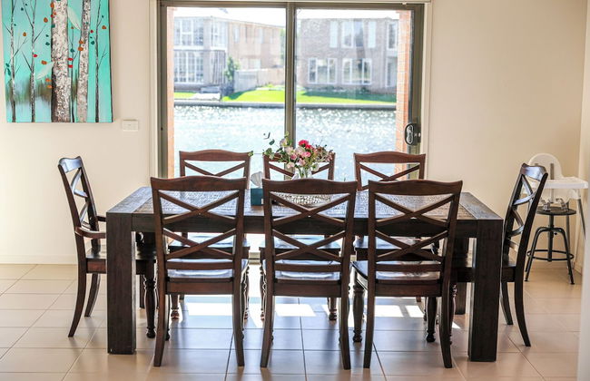 StayAU 5BR Lakefront Escape Point Cook - Photo 63