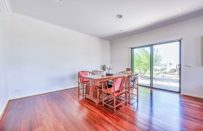 StayAU 5BR Lakefront Escape Point Cook - Photo 46