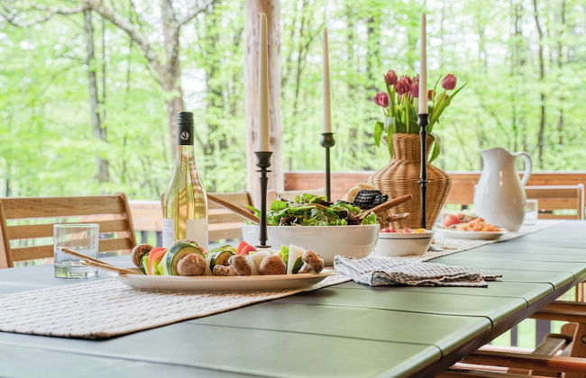 Half Moon by Avantstay 4BR Cabin w/ Large Deck & Yard w/ Patio & Outdoor Dining - Photo 20