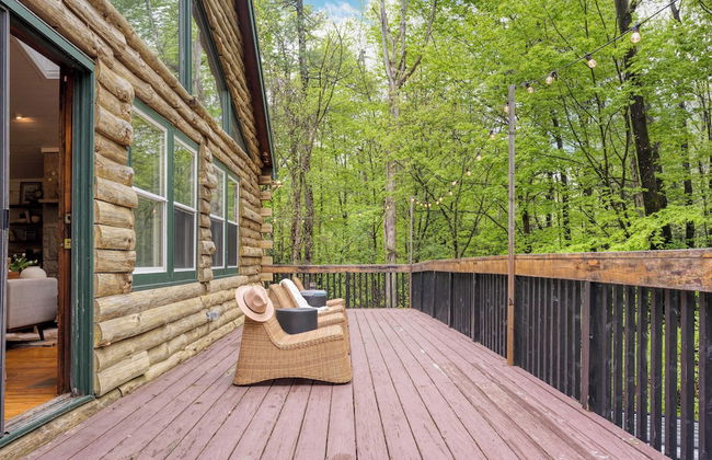 Half Moon by Avantstay 4BR Cabin w/ Large Deck & Yard w/ Patio & Outdoor Dining - Photo 34