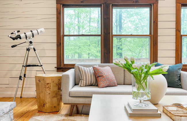 Half Moon by Avantstay 4BR Cabin w/ Large Deck & Yard w/ Patio & Outdoor Dining - Photo 26