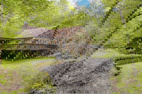 Foto 37 - Half Moon by Avantstay 4BR Cabin w/ Large Deck & Yard w/ Patio & Outdoor Dining