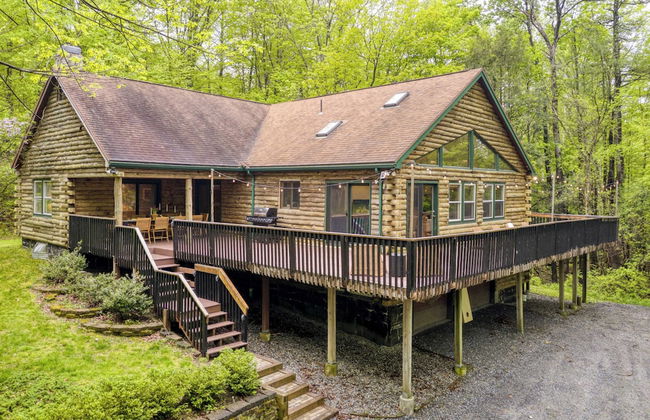 Half Moon by Avantstay 4BR Cabin w/ Large Deck & Yard w/ Patio & Outdoor Dining - Photo 23