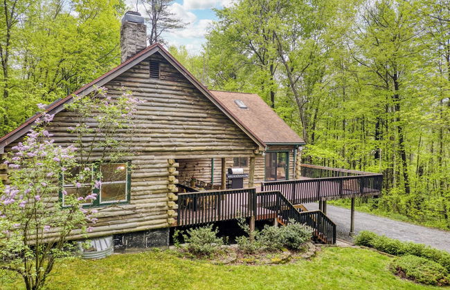 Half Moon by Avantstay 4BR Cabin w/ Large Deck & Yard w/ Patio & Outdoor Dining - Photo 36