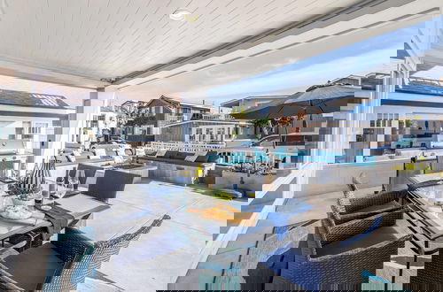 Photo 1 - Ocean Breeze I by Avantstay Steps to the Beach!