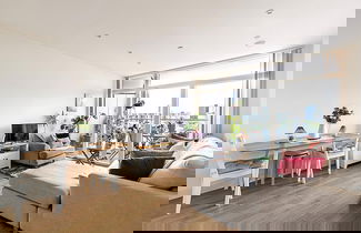 Foto 1 - Canary Wharf Retreat With Scenic Balcony Views