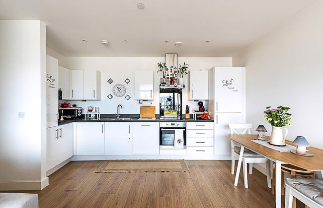 Stylish Canary Wharf Retreat For 2 - Photo 7