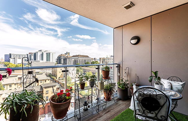 Stylish Canary Wharf Retreat For 2 - Photo 10