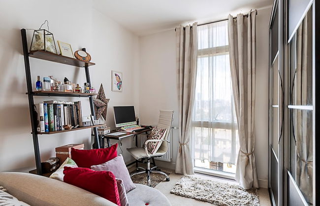 Stylish Canary Wharf Retreat For 2 - Photo 16