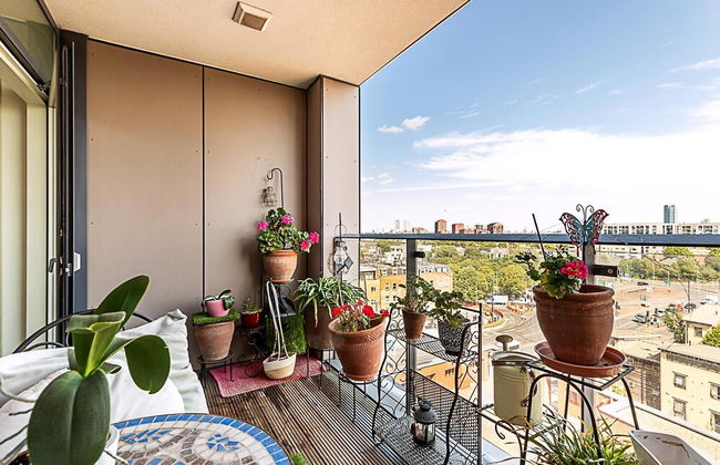 Stylish Canary Wharf Retreat For 2 - Photo 12