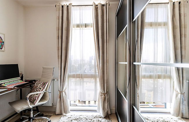 Stylish Canary Wharf Retreat For 2 - Photo 19