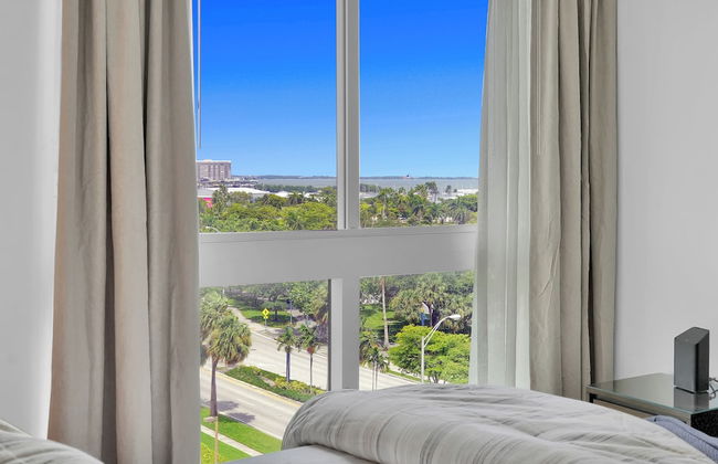Serene Cozy Retreat with Balcony - Photo 8