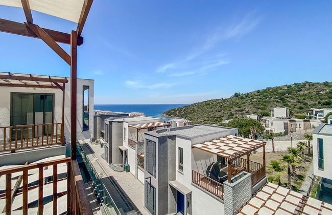 Sea View House w Balcony 3 min to Beach in Milas - Foto 1