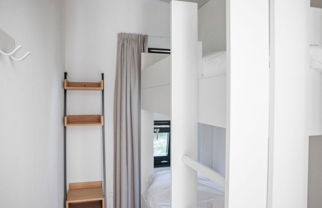 Comfortable Lodge in a Holiday Park - Photo 3