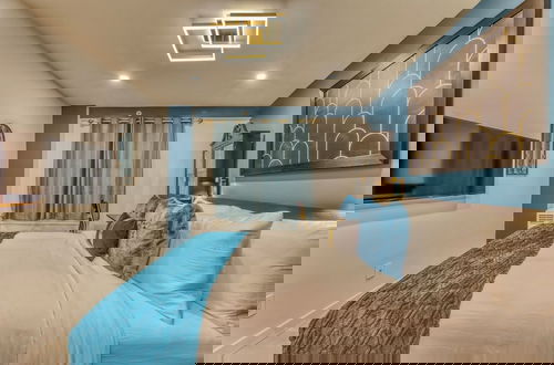 Photo 7 - Art Deco Broadway Bedroom (with Shared Common Area)