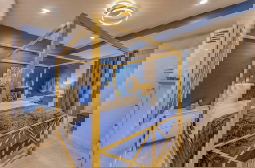 Photo 2 - Art Deco Broadway Bedroom (with Shared Common Area)