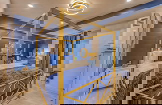 Photo 2 - Art Deco Broadway Bedroom (with Shared Common Area)
