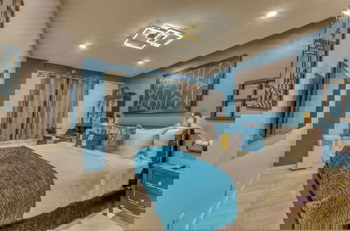 Photo 5 - Art Deco Broadway Bedroom (with Shared Common Area)