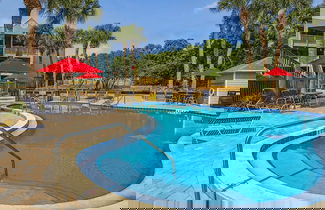 Foto 2 - Sun-drenched Beachfront Oasis at Hibiscus Free Tix