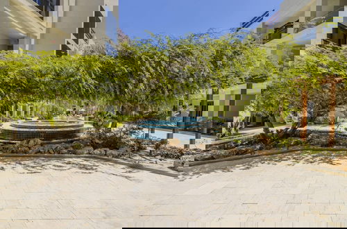 Foto 44 - Modern NEW 2br2ba Condo w Pool Resort Amenities