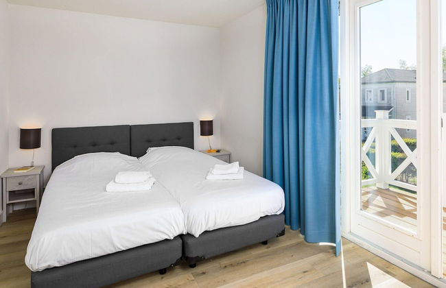 Villa in Hellevoetsluis Near North Sea Beach - Foto 3