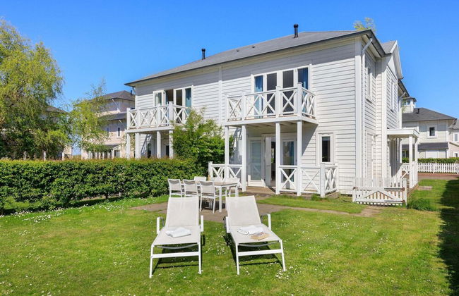 Villa in Hellevoetsluis Near North Sea Beach - Foto 1
