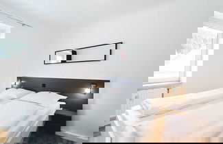 Foto 3 - Snug Apartment With Balcony