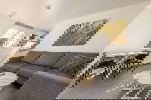 Foto 7 - Modern Chalet Near Lake