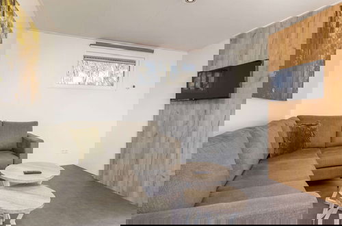 Foto 8 - Modern Chalet Near Lake
