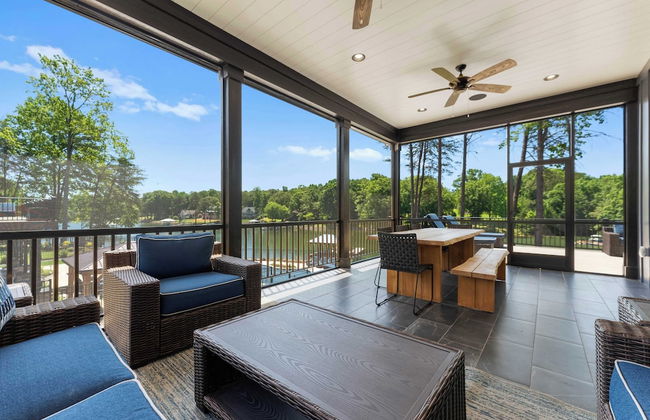 Blue Heron by Avantstay Lakefront, Dock, Pool, Theater Sleeps 22 - Photo 15