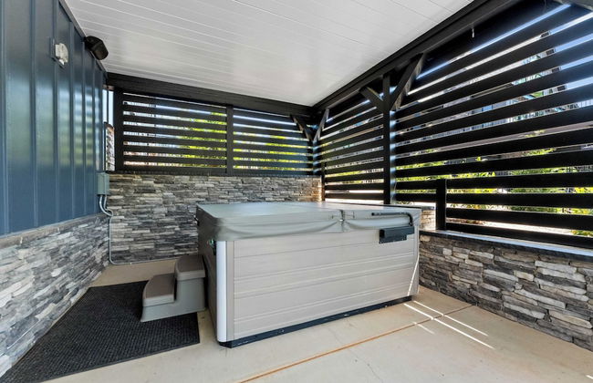 Blue Heron by Avantstay Lakefront, Dock, Pool, Theater Sleeps 22 - Photo 5