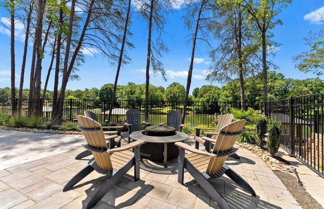 Blue Heron by Avantstay Lakefront, Dock, Pool, Theater Sleeps 22 - Photo 10