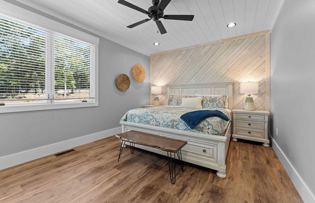 Blue Heron by Avantstay Lakefront, Dock, Pool, Theater Sleeps 22 - Photo 37