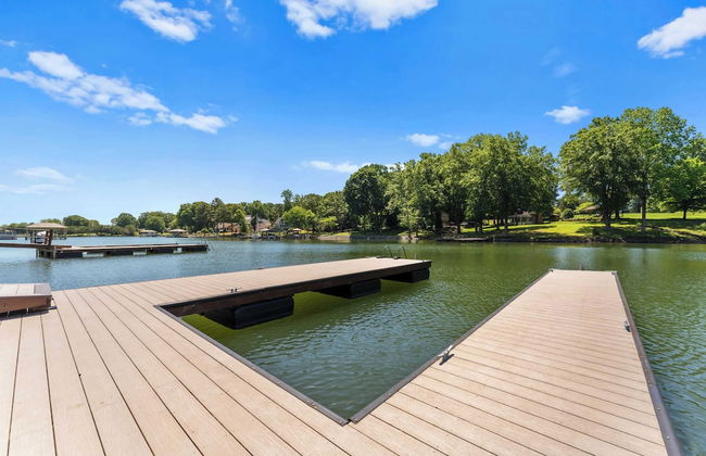 The Lodges Avantstay Lakefront, Sleeps 66 Pools, Docks, Theaters, Views - Photo 65