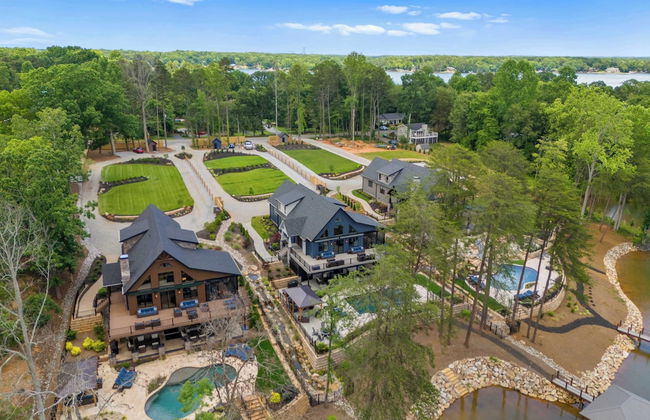 Blue Heron & Gray Fox by Avantstay 2 Lakefront Homes, Sleeps 44 Pool, Dock, Theater - Photo 77