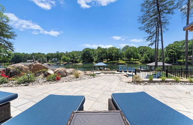 Gray Fox Lodge by Avantstay Waterslide Pool, Theater Sleeps 23 - Photo 63
