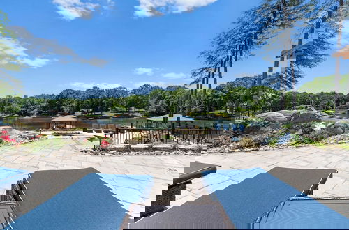 Foto 63 - Gray Fox Lodge by Avantstay Waterslide Pool, Theater Sleeps 23