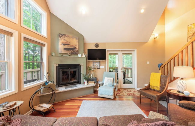 Bear Trail Chalet by Avantstay Retreat w/ Outdoor Living Deck & Fire Pit - Foto 6