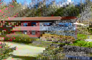 Foto 1 - 4 Person Holiday Home in Hallevadsholm-by Traum