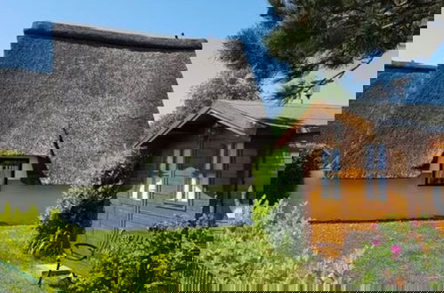 Foto 13 - Holiday Home Thatched Roof House